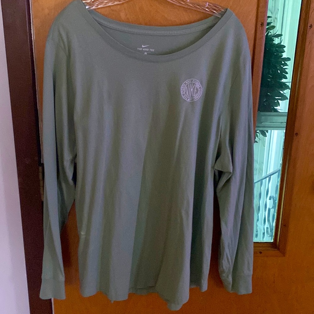 Nike fitness green long sleeve tee